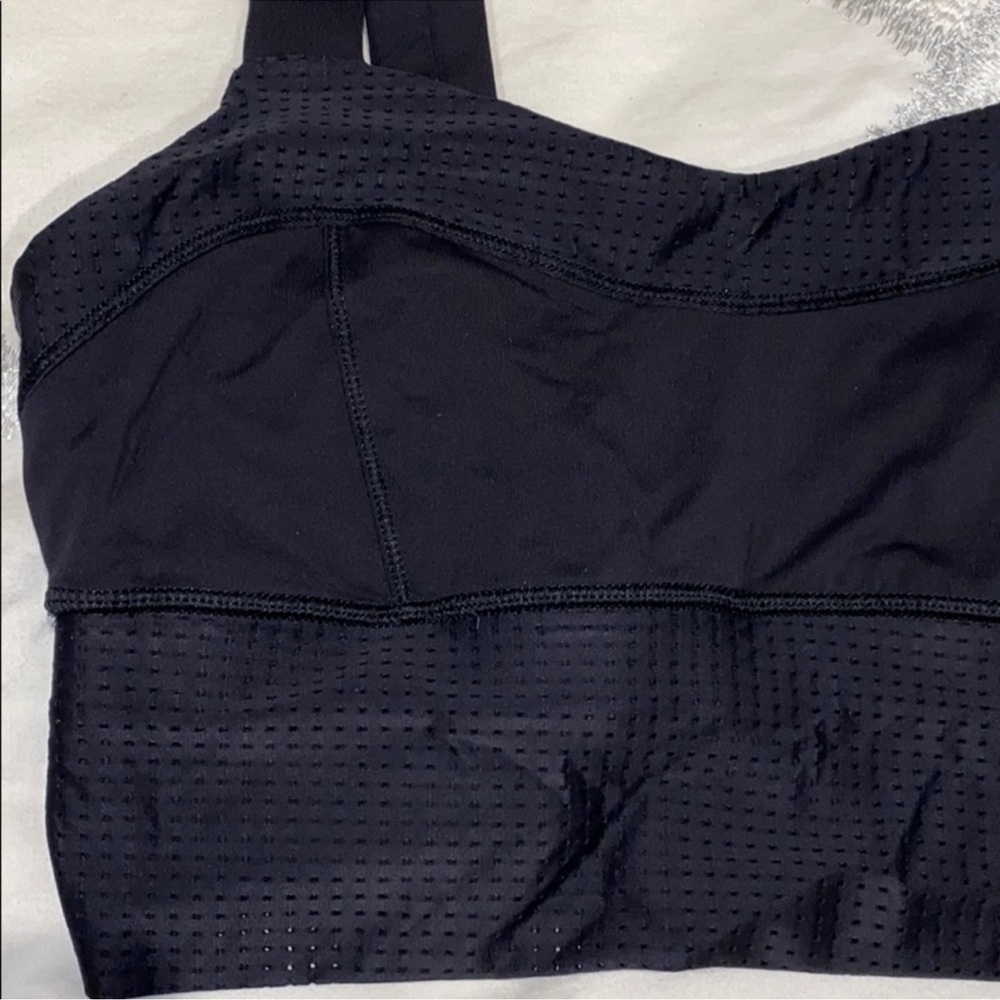 New Black sports bra